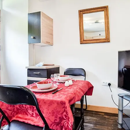 1 Bedroom Lovely In בית נופש Saint-Sever-Calvados