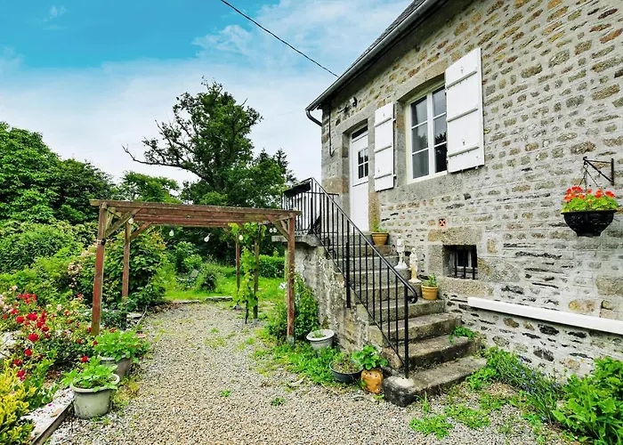Stunning In 別荘 Saint-Sever-Calvados